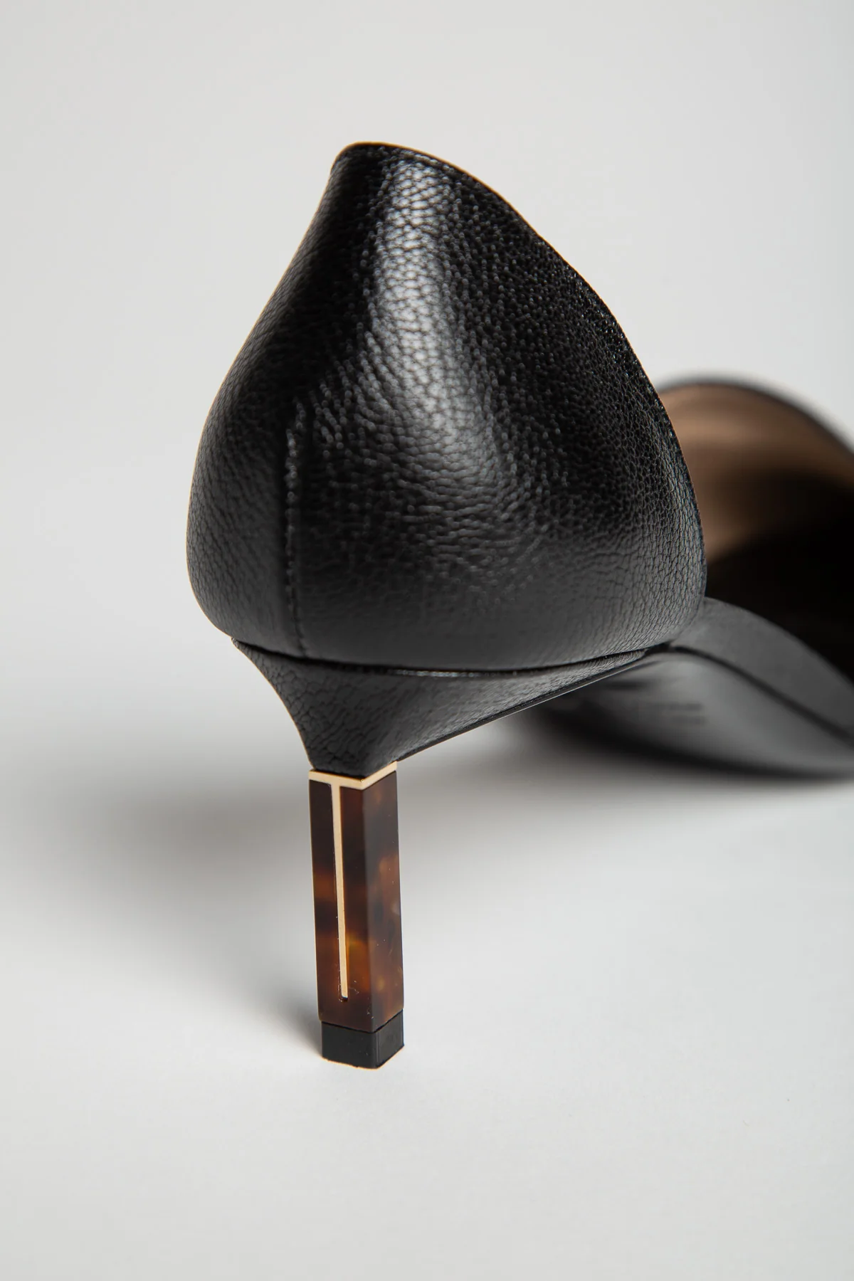 TOM FORD | SUPPLE GRAIN LEATHER EVA D'ORSAY PUMPS - Image 5