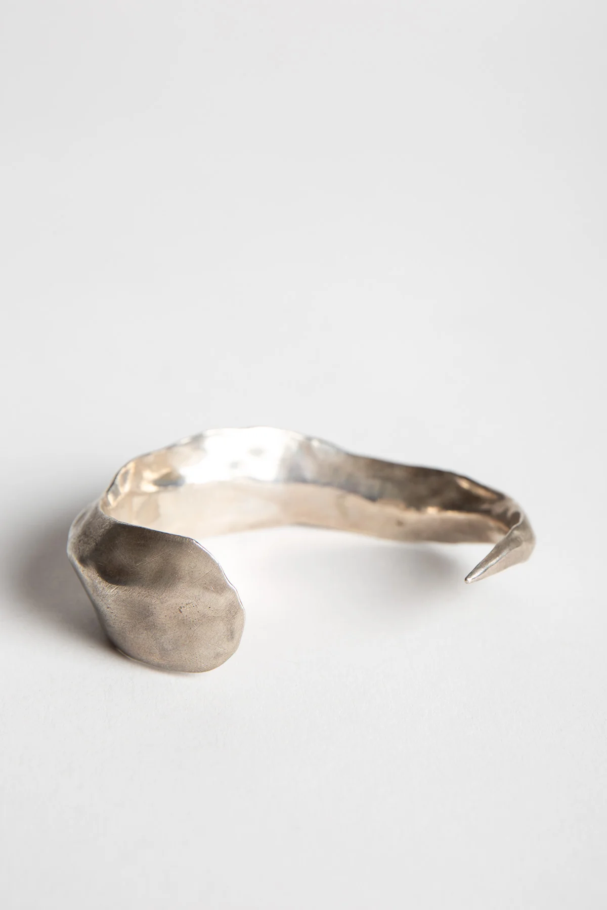 VAGUJHELYI | HORN CUFF SATIN BRACELET - Image 3