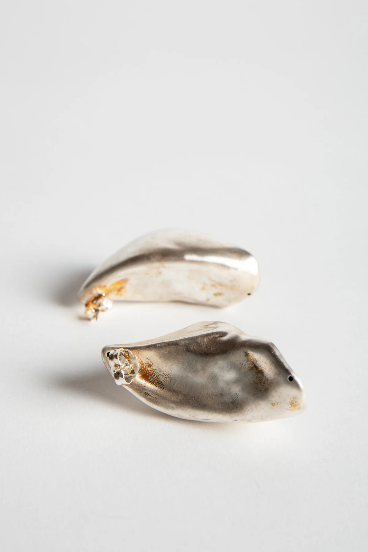 VAGUJHELYI | LARGE HOOF EARRINGS - Image 4