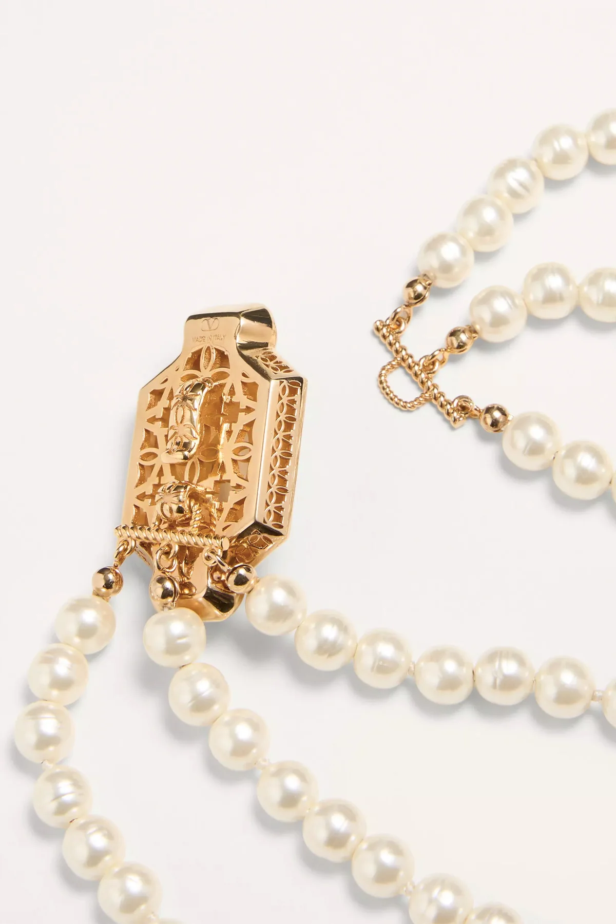 VALENTINO GARAVANI | PAS PLUS NECKLACE IN METAL, ENAMEL, RESIN, PEARLS AND SWAROVSKI® CRYSTALS - Image 6