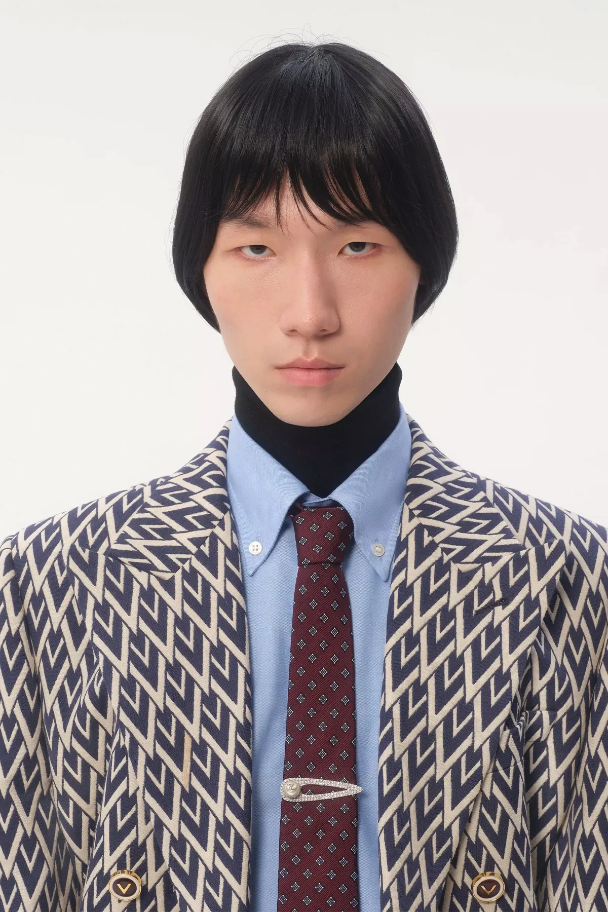 VALENTINO GARAVANI | VLOGO SIGNATURE METAL TIE CLIP WITH SWAROVSKI® CRYSTALS AND PEARL - Image 2