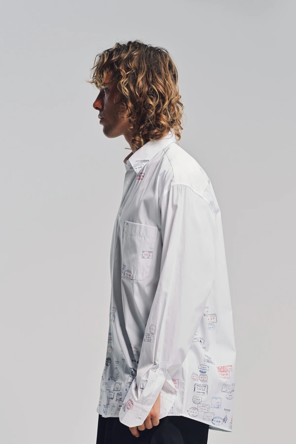 VETEMENTS | PASSPORT STAMPS LONG SLEEVE SHIRT - Image 3