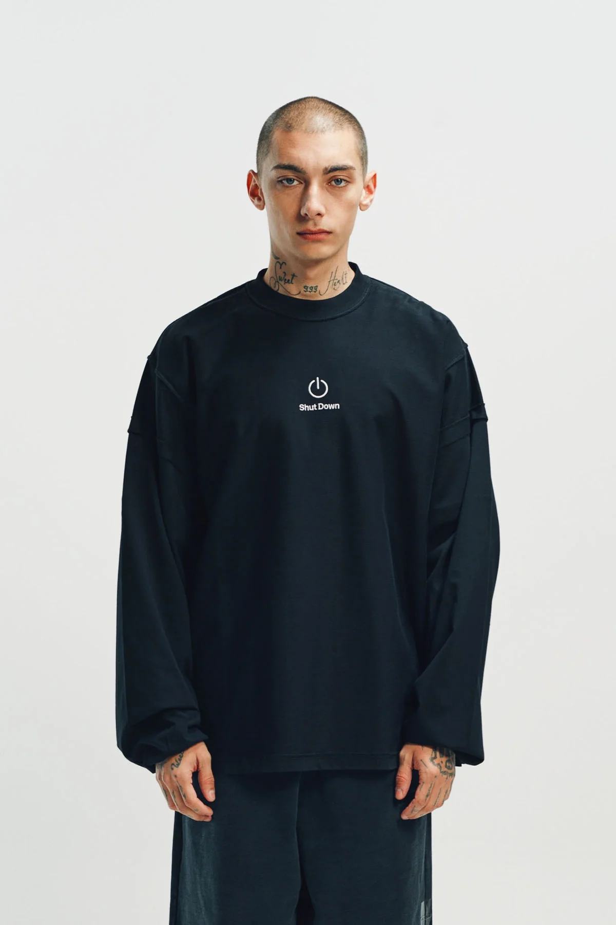 VETEMENTS | 'SHUT DOWN' EMBROIDERED REWORK LONG SLEEVE SHIRT - Image 2