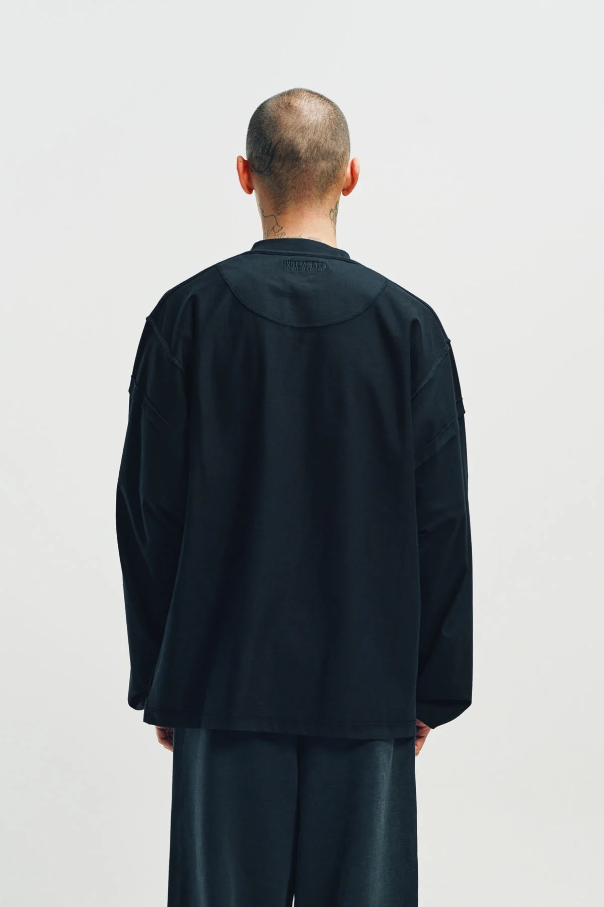 VETEMENTS | 'SHUT DOWN' EMBROIDERED REWORK LONG SLEEVE SHIRT - Image 4