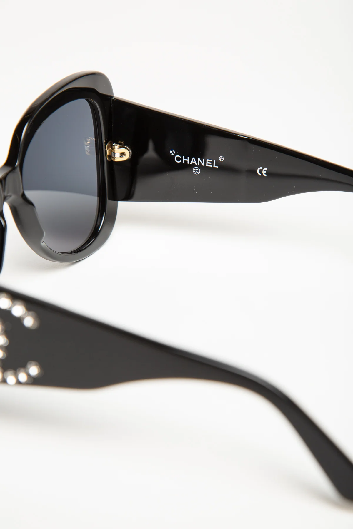 VINTAGE CHANEL | 1995 OVERSIZED CHANEL SUNGLASSES - Image 3