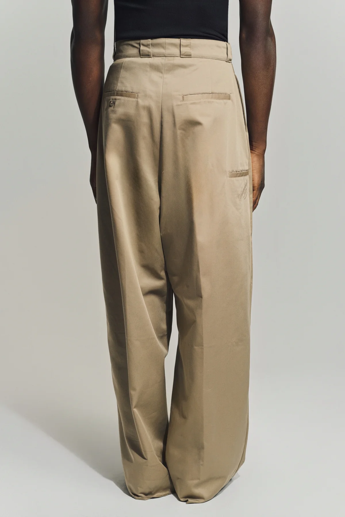 WILLY CHAVARRIA | CHOLO CHINOS - Image 4