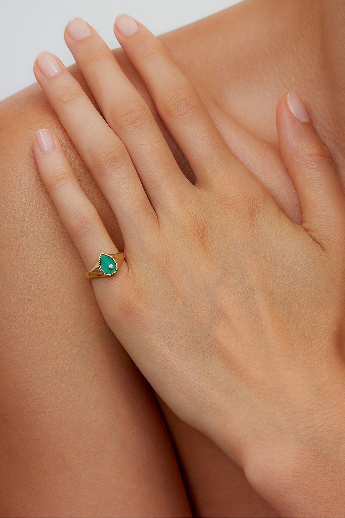 YVONNE LÉON | BABY PEAR DIAMOND MALACHITE RING - Image 2